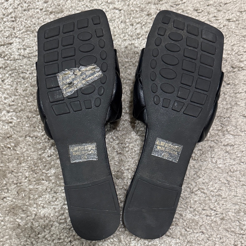 Chase + Chloe Quilted Black Slide Sandals - Picture 2 of 2